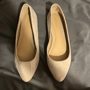 Light tan pointed flats only worn once or twice